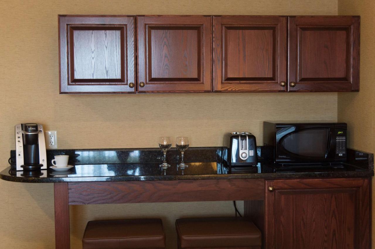 Best Western Plus Fredericton Hotel & Suites Exteriör bild