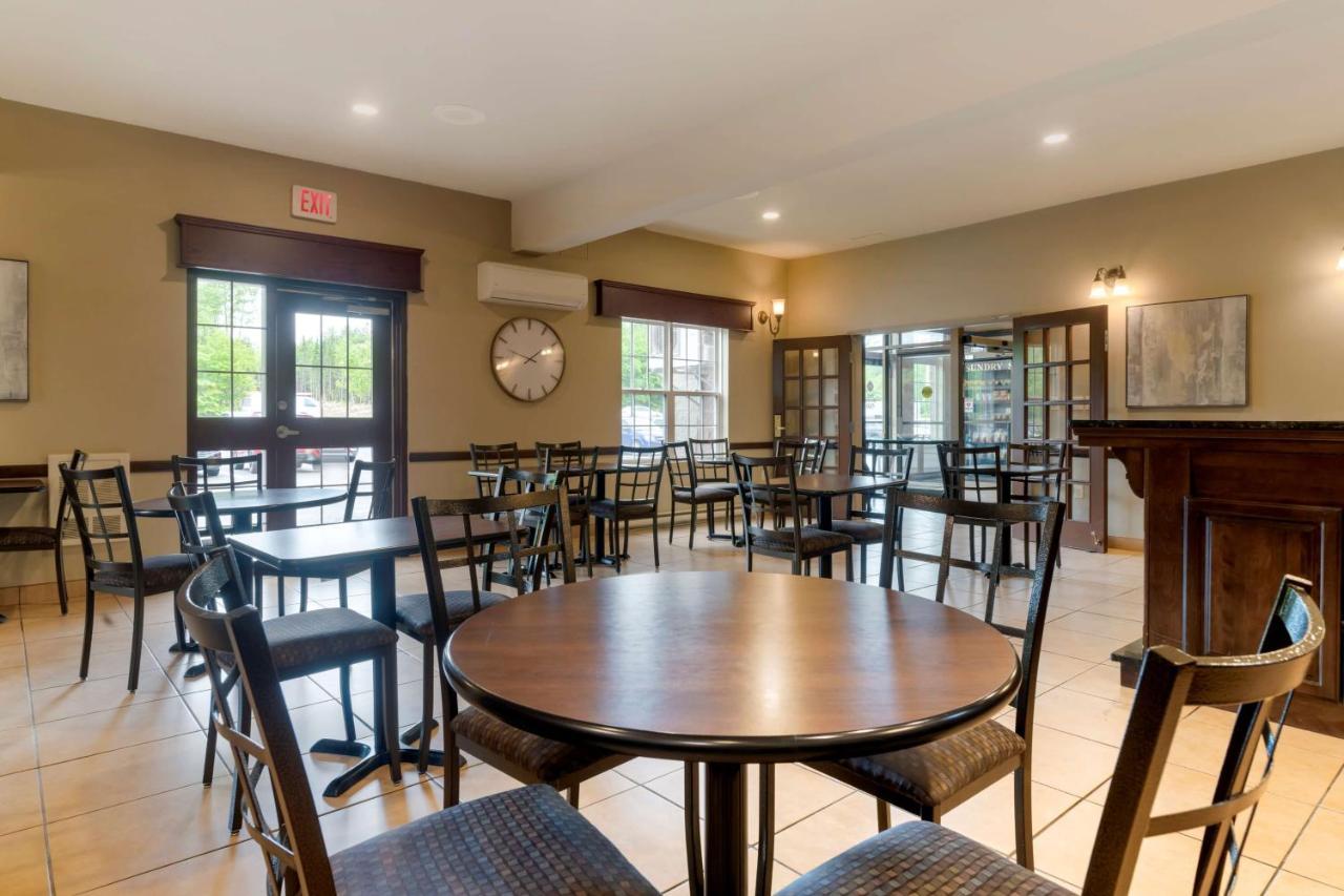 Best Western Plus Fredericton Hotel & Suites Exteriör bild