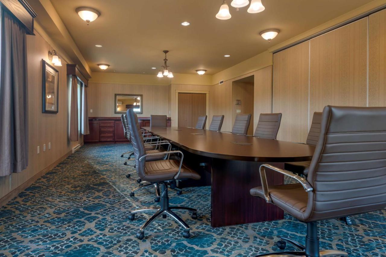 Best Western Plus Fredericton Hotel & Suites Exteriör bild