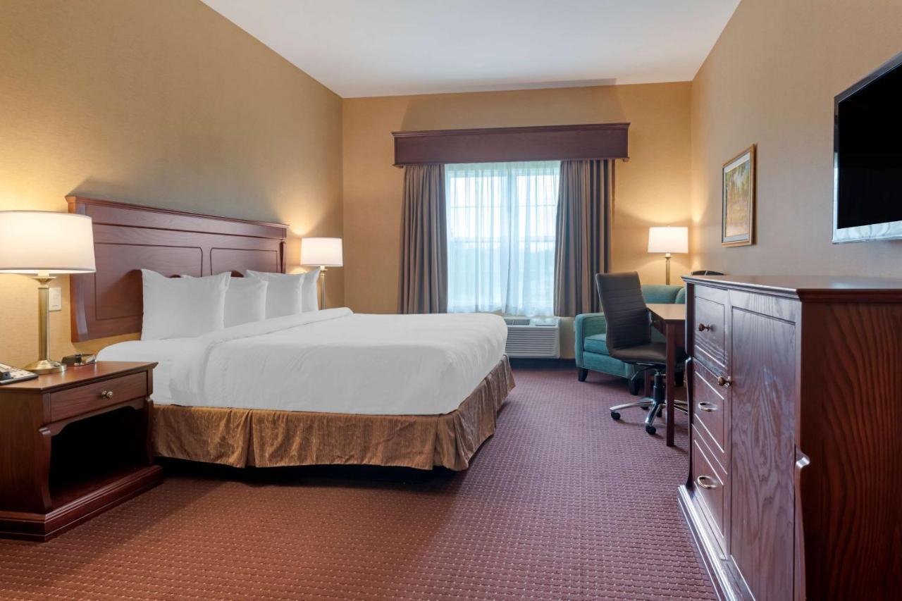 Best Western Plus Fredericton Hotel & Suites Exteriör bild