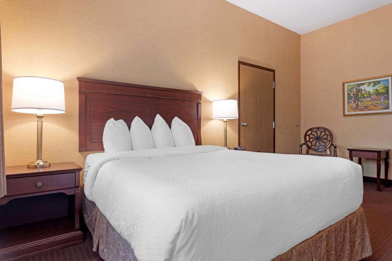 Best Western Plus Fredericton Hotel & Suites Exteriör bild