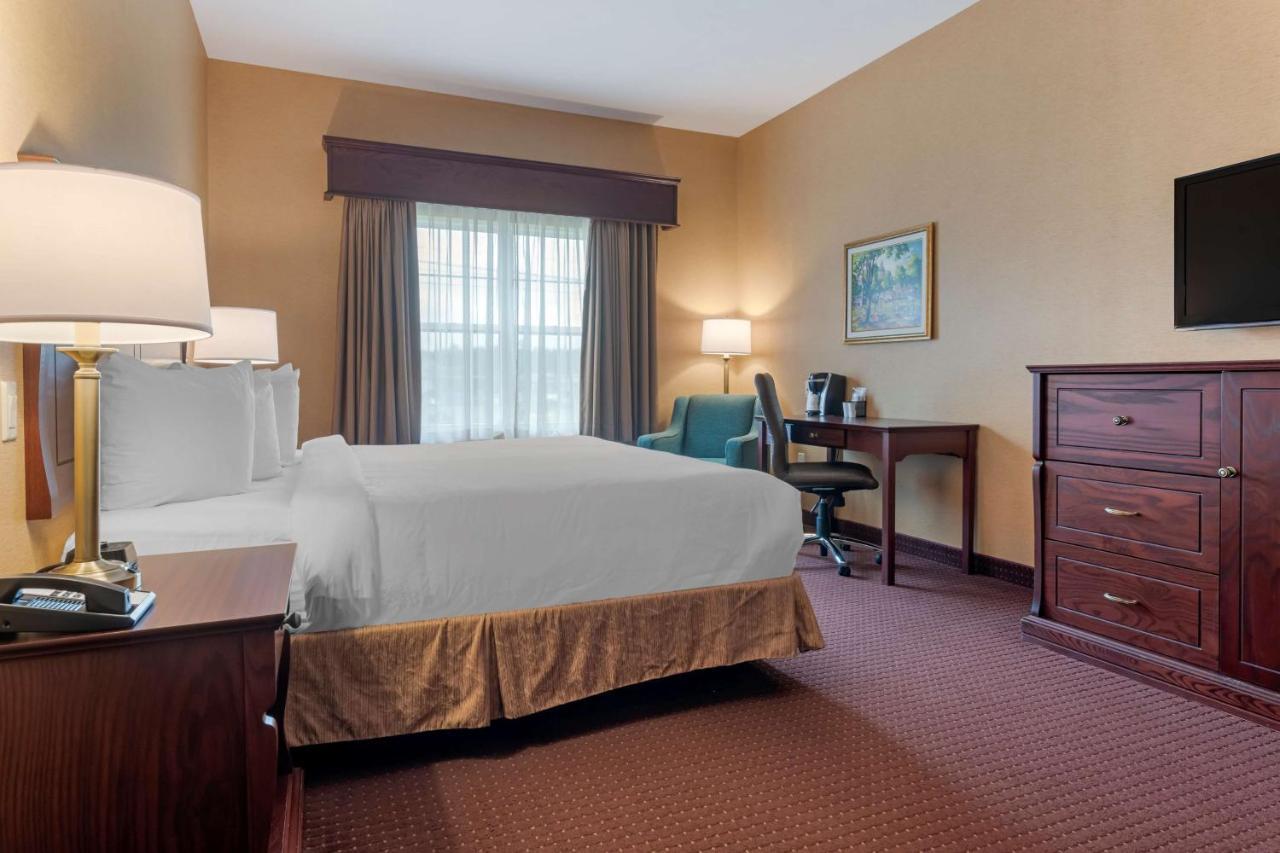 Best Western Plus Fredericton Hotel & Suites Exteriör bild