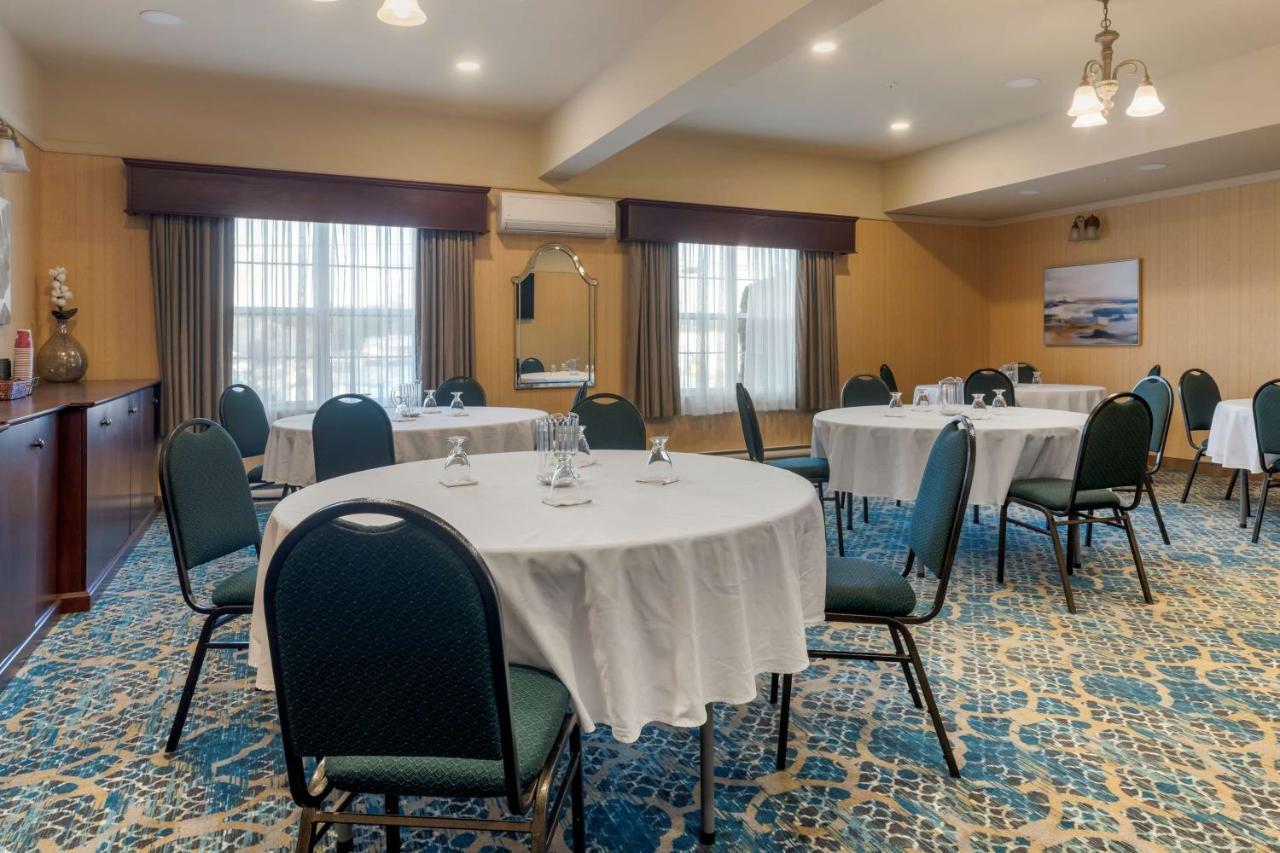 Best Western Plus Fredericton Hotel & Suites Exteriör bild