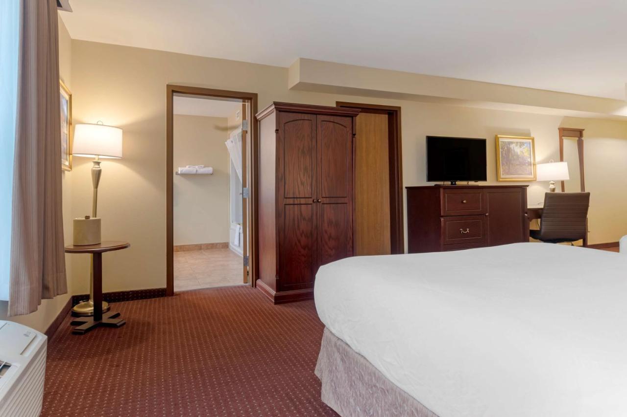 Best Western Plus Fredericton Hotel & Suites Exteriör bild