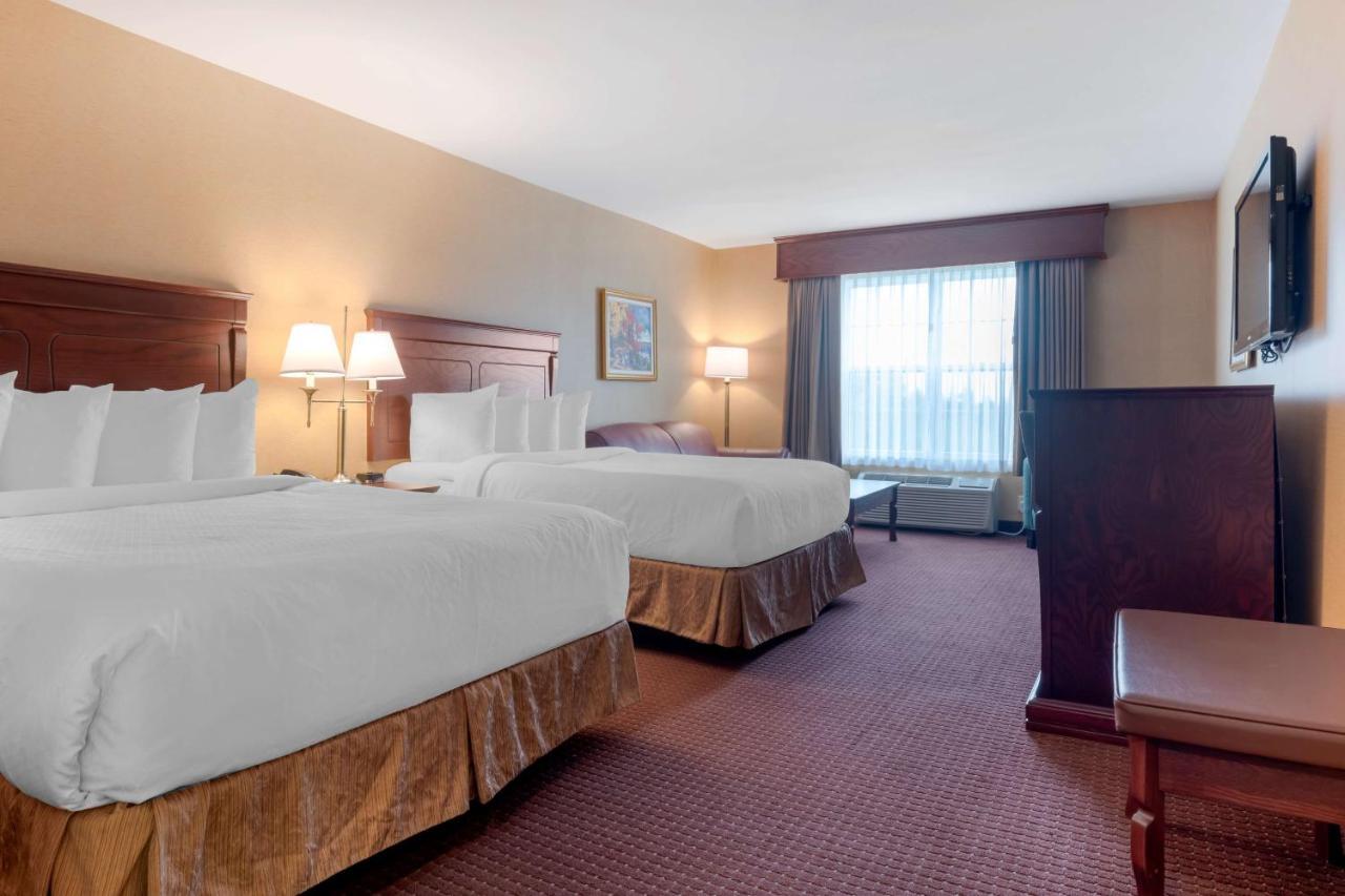 Best Western Plus Fredericton Hotel & Suites Exteriör bild