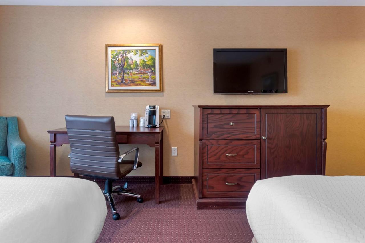 Best Western Plus Fredericton Hotel & Suites Exteriör bild