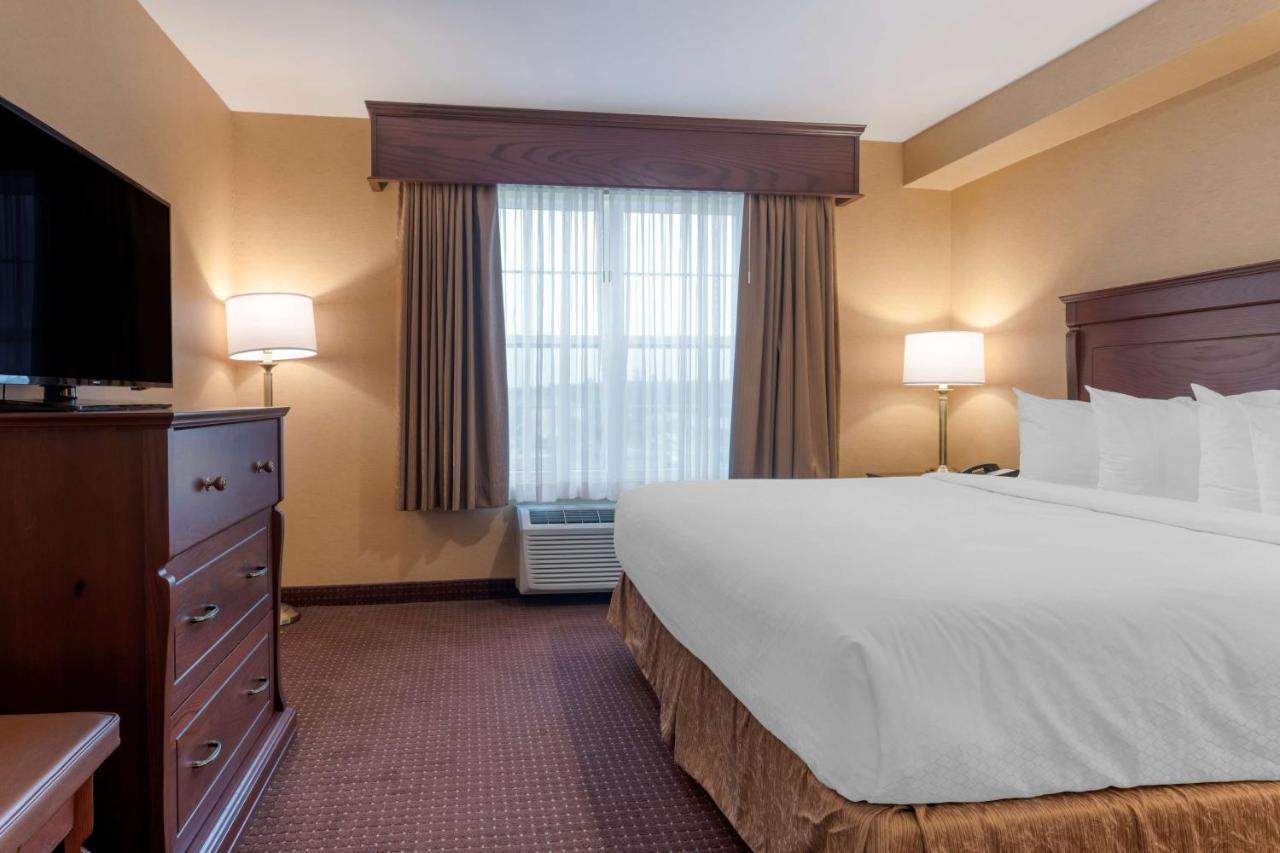 Best Western Plus Fredericton Hotel & Suites Exteriör bild