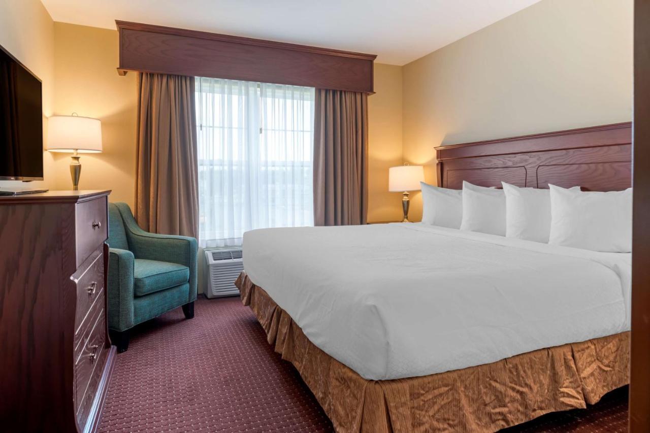 Best Western Plus Fredericton Hotel & Suites Exteriör bild