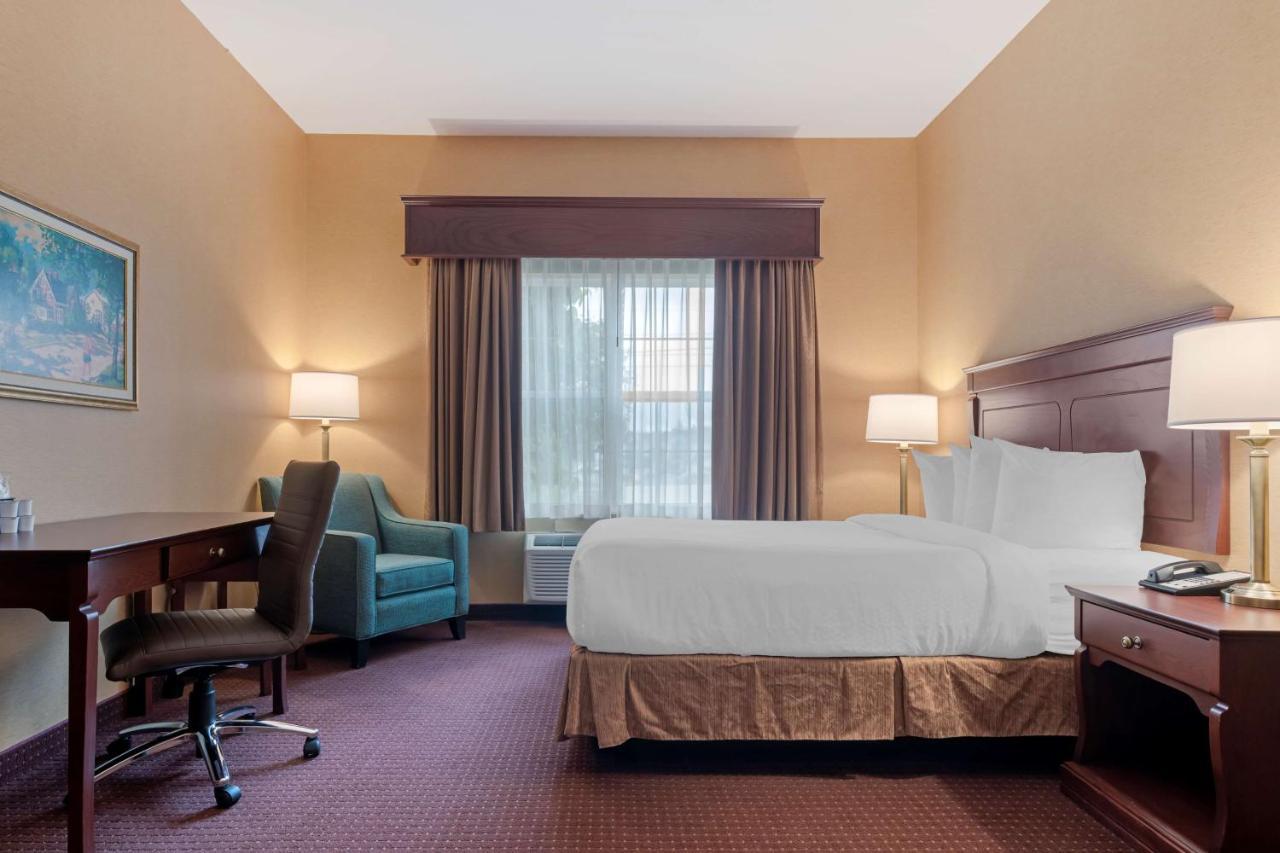 Best Western Plus Fredericton Hotel & Suites Exteriör bild