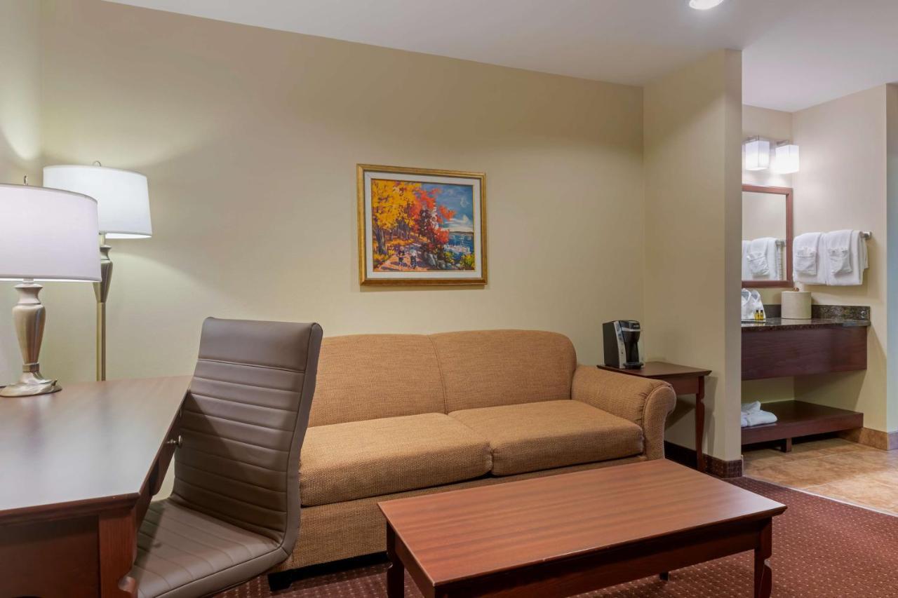 Best Western Plus Fredericton Hotel & Suites Exteriör bild