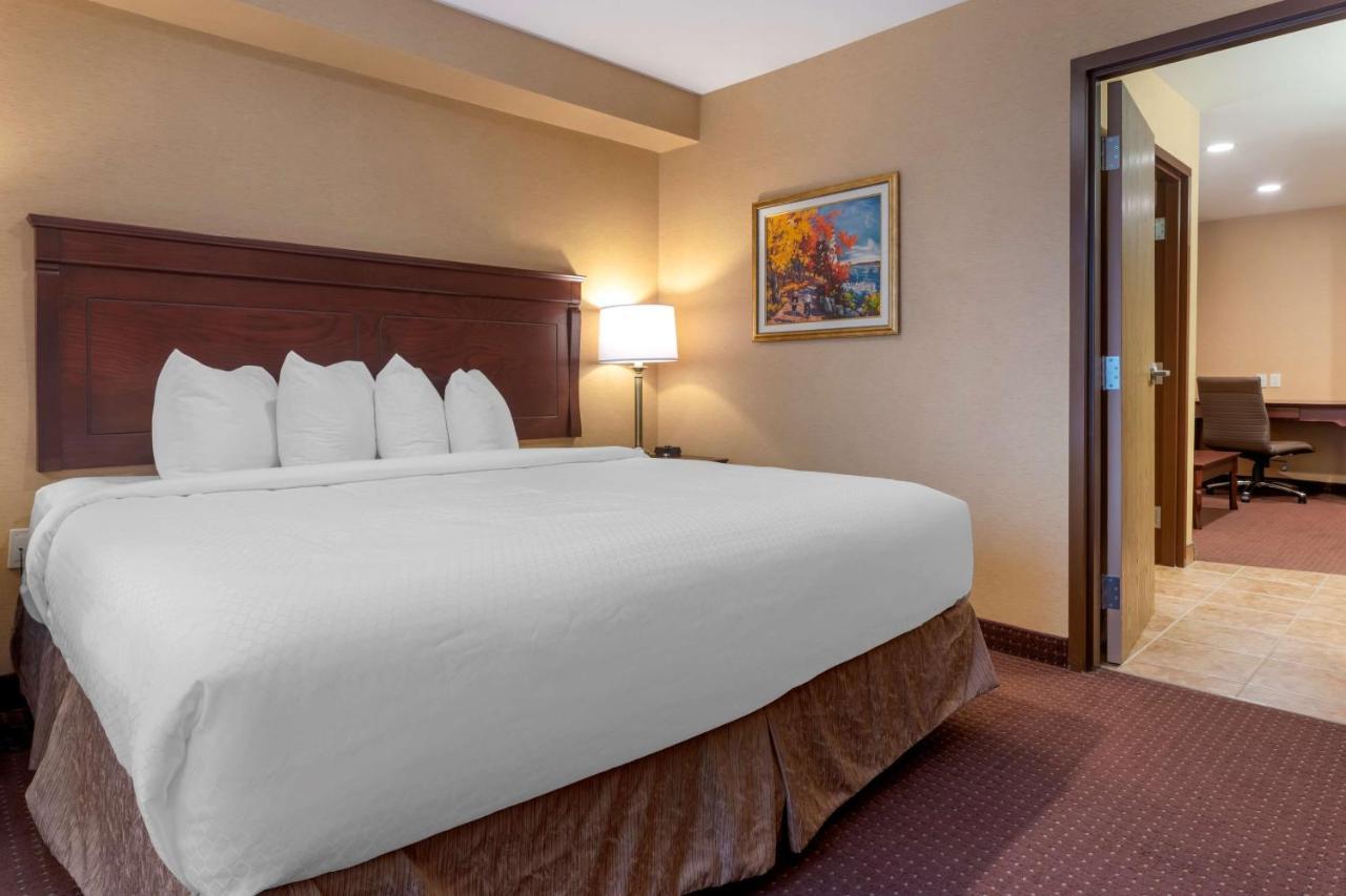 Best Western Plus Fredericton Hotel & Suites Exteriör bild