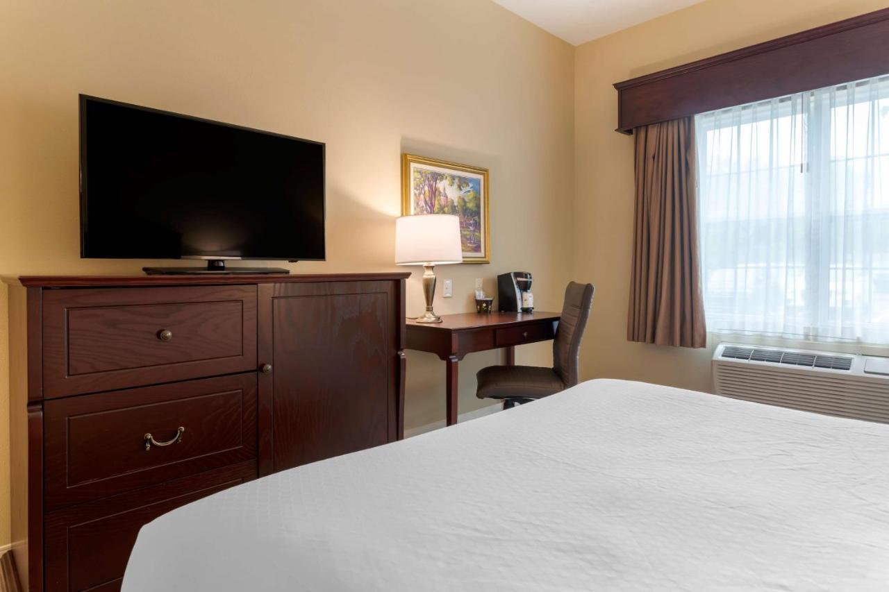 Best Western Plus Fredericton Hotel & Suites Exteriör bild