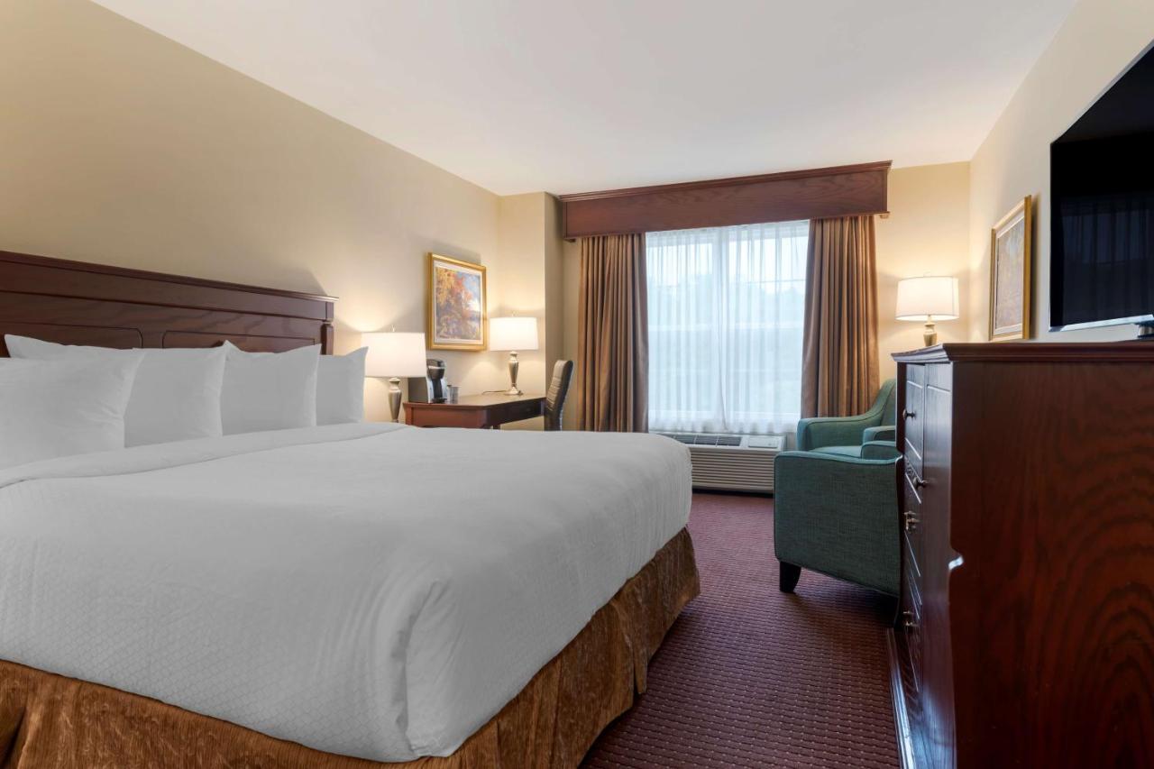 Best Western Plus Fredericton Hotel & Suites Exteriör bild
