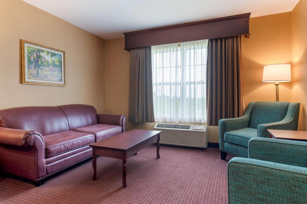 Best Western Plus Fredericton Hotel & Suites Exteriör bild